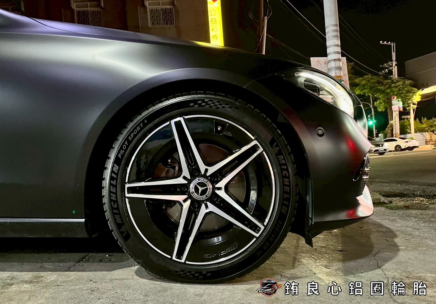 恭喜Benz W206 C200車主升級更換AMG W206夜色原廠18大框胎一套的第2張圖片